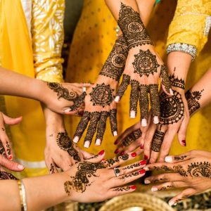 Professional Mehndi Artist – Bridal & Party Designs